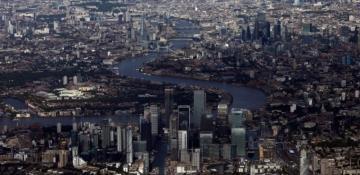 Power outage causes travel disruption in London 