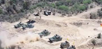 Pakistan army stages live-fire drills 