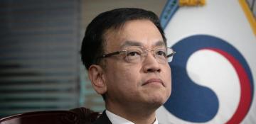 South Korean Finance Minister Choi resigns 