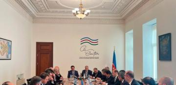 Azerbaijani presidential aide discusses Baku-Yerevan normalization with heads of think tanks