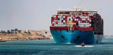 Egypt reports 62.3% drop in Suez Canal revenues 