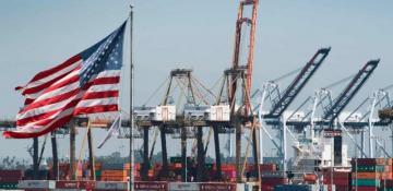 US trade deficit hits record in March