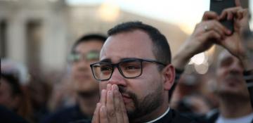 Social media floods with American pride over new Chicago-born pope 