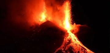 Italy's Mount Etna intensifies eruption -  VIDEO 