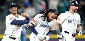Mariners edge Yankees in extras to snap four-game skid