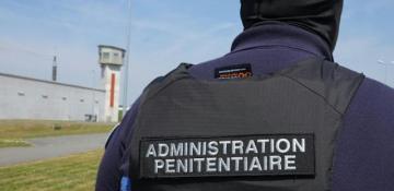 France launches operation in 66 prisons to seize mini-mobile phones 