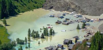 Swiss valley faces flood threat after village buried by glacier collapse  -VIDEO 