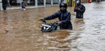 At least 18 dead as monsoon rains cause landslides, flooding in India -  UPDATED 