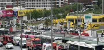 1 killed, 22 injured in metrobus collision in Istanbul 
