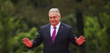 Hungarians stage mass protest against bill enabling blacklist of Orbán critics