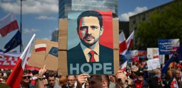 Poland set for razor-tight presidential vote 