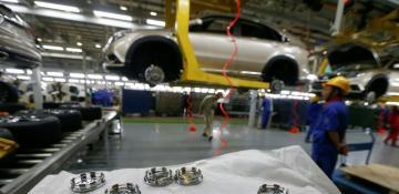 China auto stocks take a hit as BYD, Geely offer fresh incentives 