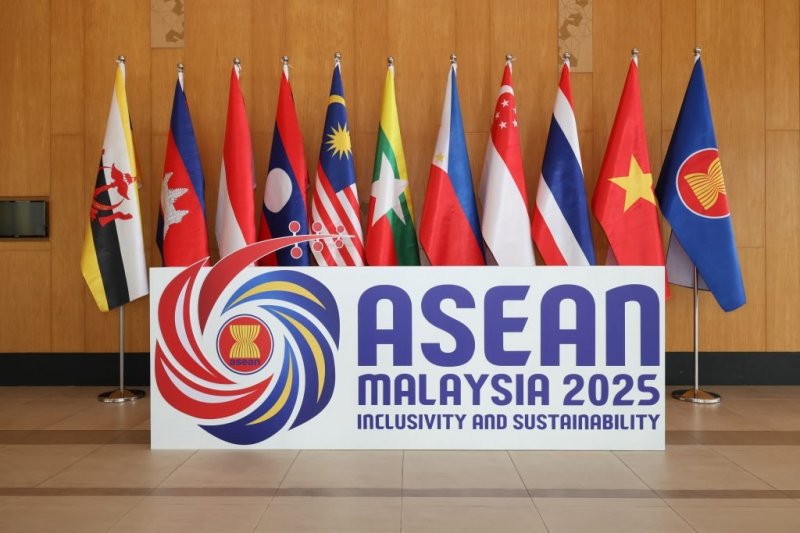 ASEAN leaders adopt Kuala Lumpur Declaration for next 20-year development 