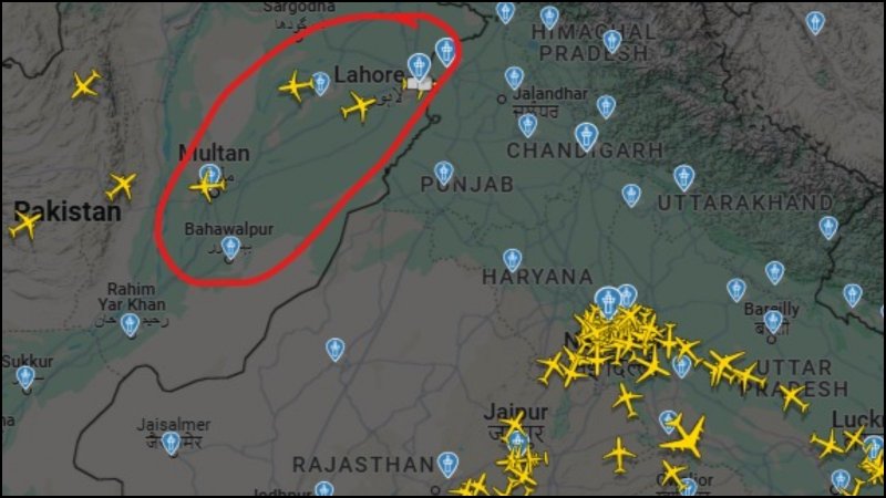 Airspace of Pakistan is closed over  possible attacks  from India 