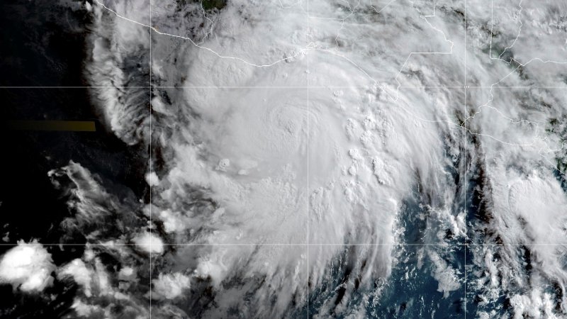 Hurricane Erick hits southern Mexico 