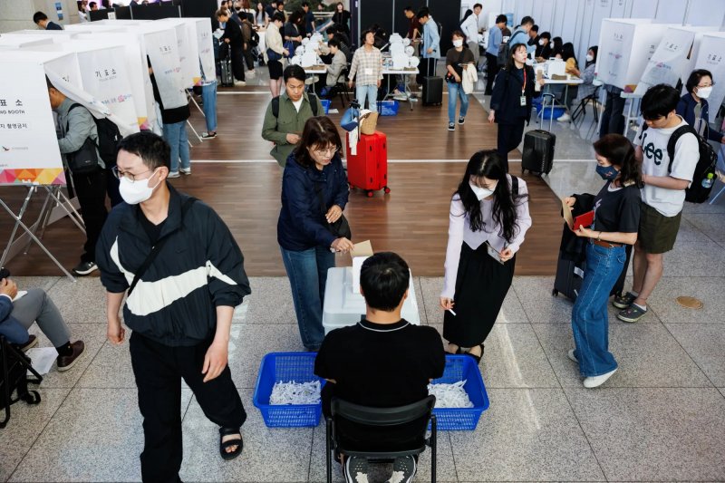 S. Korea to deploy nearly 30,000 police across polling stations nationwide