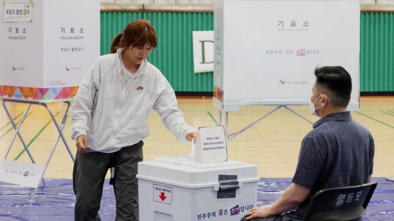 Opposition Lee leading in South Korea presidential race, exit polls show
