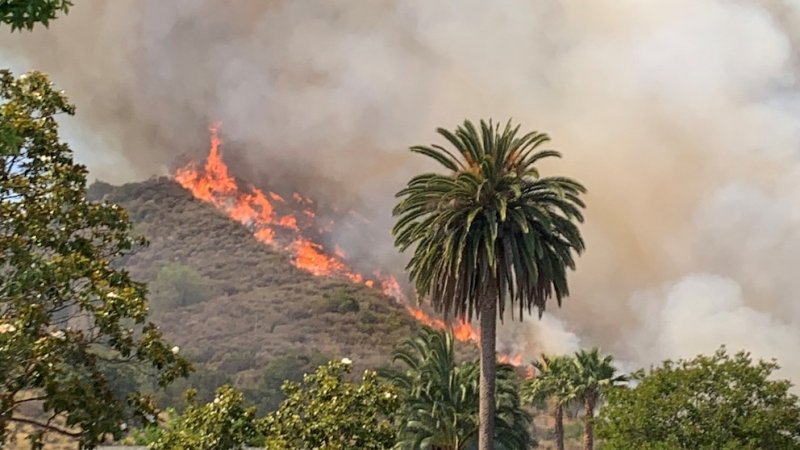 Evacuation orders lifted after containment of Los Angeles County brush fire