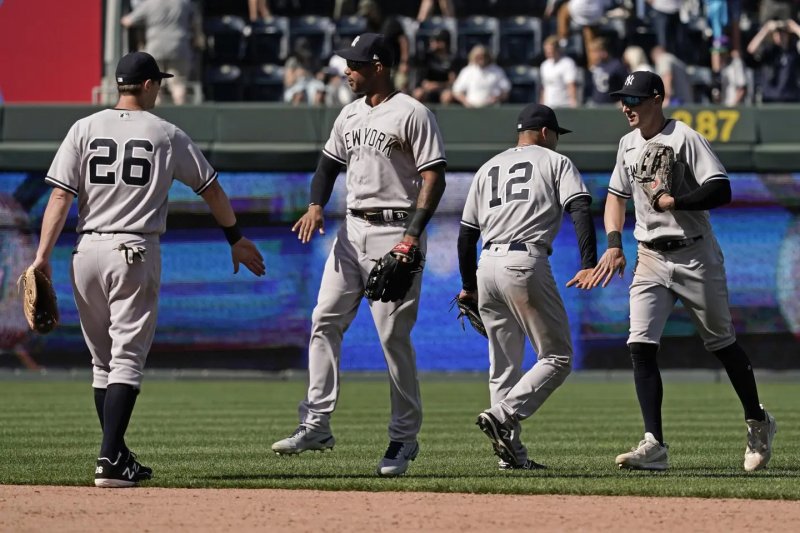 Yankees look to extend road win streak against Royals