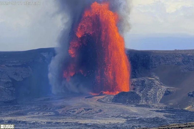 Hawaii’s Kilauea volcano erupts again, spewing lava sky-high -  VIDEO 