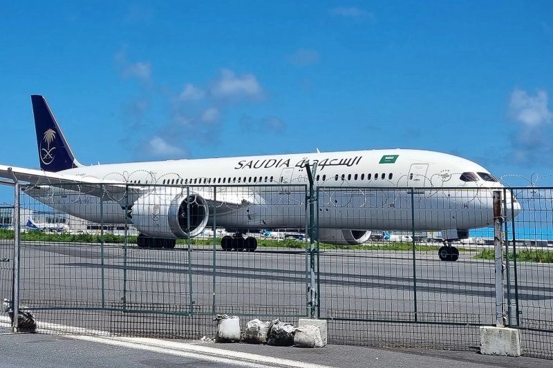 Police inspect Saudia Airlines plane over bomb threat