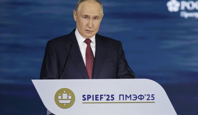 Putin touts Russia’s economy amid recession fears 
