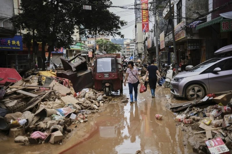Floods force over 400 students to evacuate ahead of major exam in south China