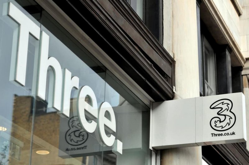 Three Mobile UK down as customers face call failures