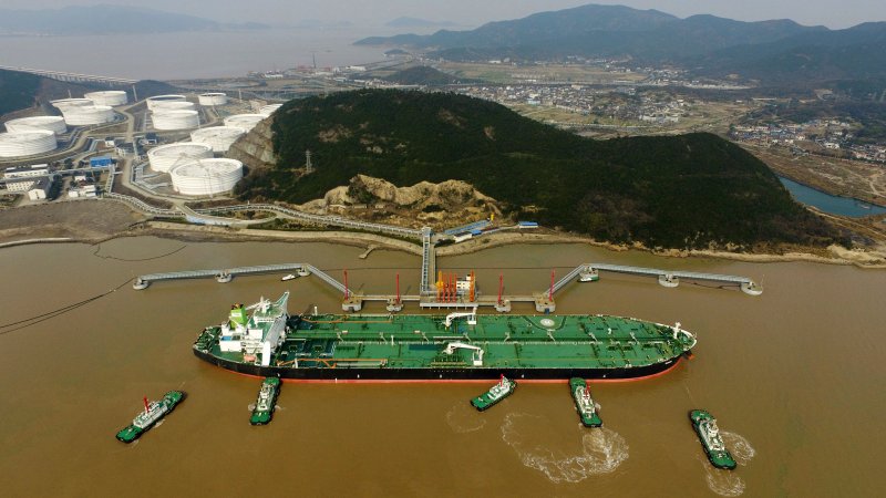 China's Iranian oil imports soar to record levels in June