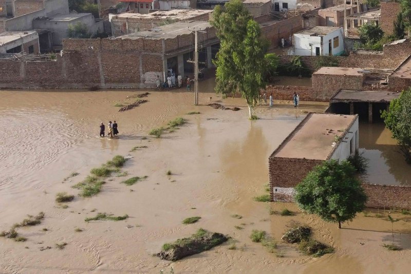 At least 7 dead as flash floods hit northwest Pakistan
