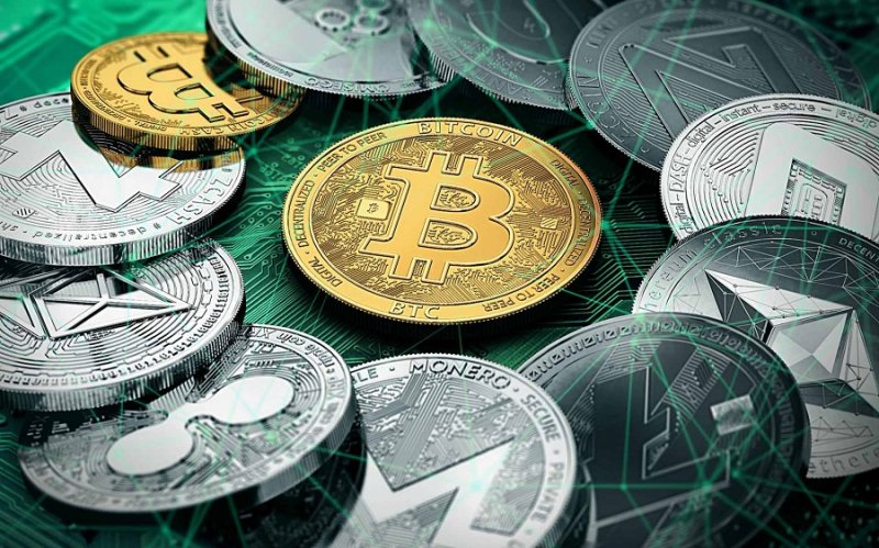 Altcoins collapse as Bitcoin soars to record highs