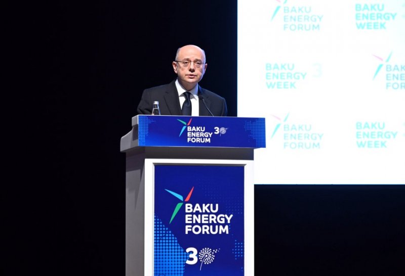 Azerbaijan set to launch 10 solar, wind plants in first phase of green energy drive