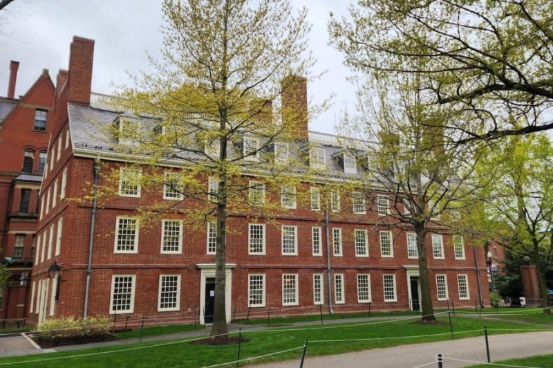 Trump signs proclamation to suspend student visas at Harvard