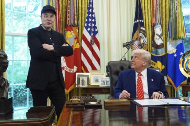 Trump says Elon Musk will face 'very serious consequences' if he funds Democratic candidates 