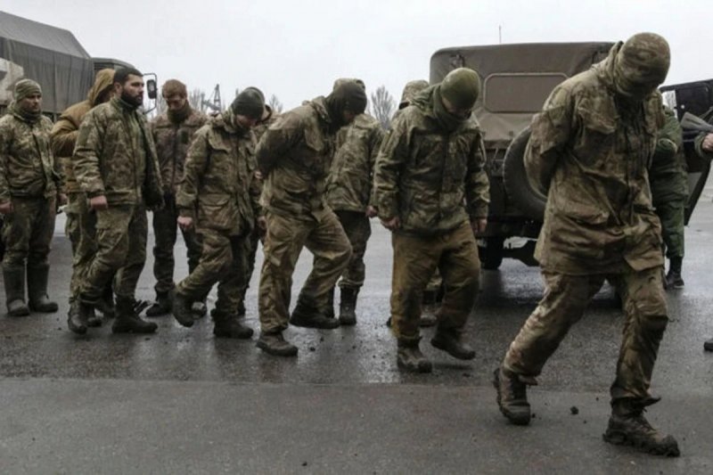 Russia and Ukraine exchange prisoners of war 