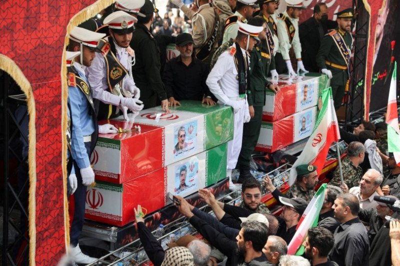 Iran holds funeral for fallen commanders and scientists 