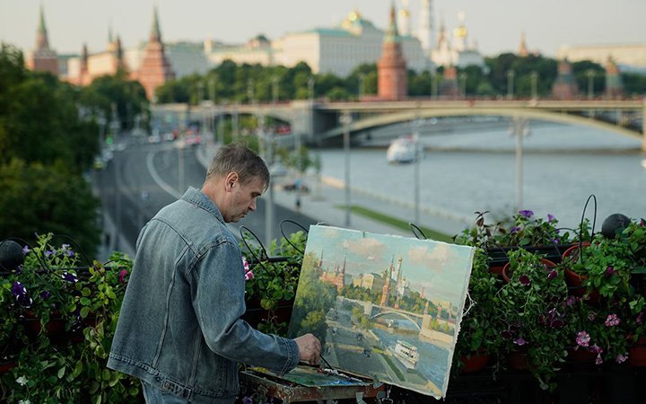 Ukrainian drone assault hits Moscow as Zelenskyy calls for Putin to be held accountable