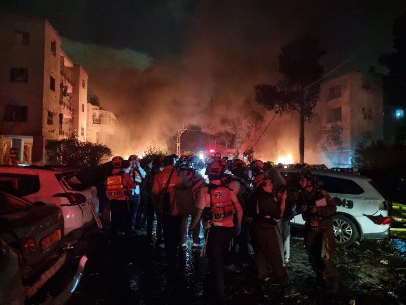 Four injured as Iranian ballistic missile hits southern Israel