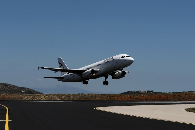 Iran extends flight cancellations