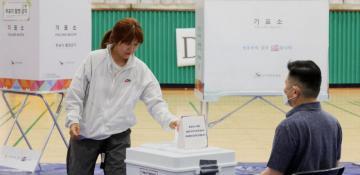 Opposition Lee leading in South Korea presidential race, exit polls show