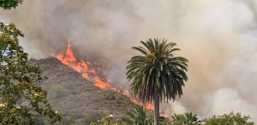 Evacuation orders lifted after containment of Los Angeles County brush fire