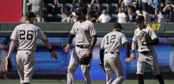 Yankees look to extend road win streak against Royals