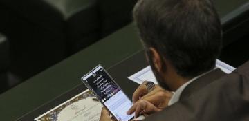Iran bans officials from using mobile phones 