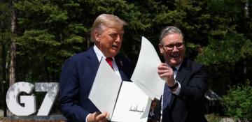 Starmer explains why he rushed to grab Trump’s trade deal papers at G7 