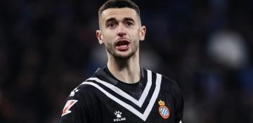 Barcelona sign goalkeeper Garcia on six-year contract 