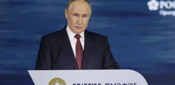 Putin touts Russia’s economy amid recession fears 