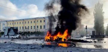 Russia strikes Dnipro: there are wounded and dead, fires are burning in the city  -VIDEO 