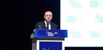 Azerbaijan set to launch 10 solar, wind plants in first phase of green energy drive