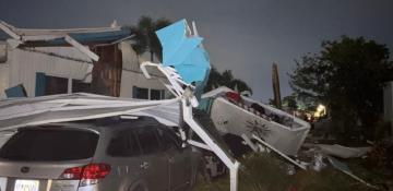 Tornado strikes Florida’s Gulf Coast, damaging dozens of homes  -VIDEO 