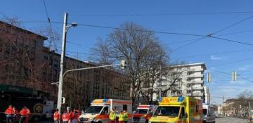 Car plows into crowd in Germany 